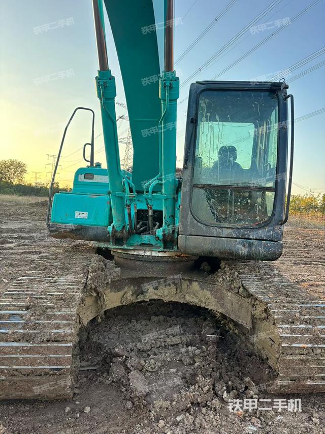 駕駛室整體（整機外觀）