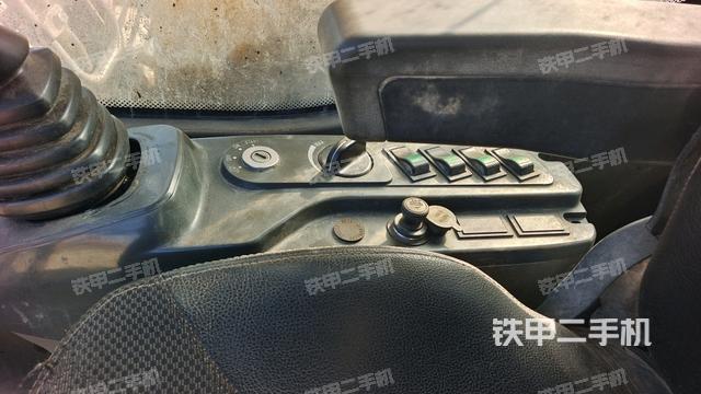 座椅右側(cè)控制臺(tái)/鑰匙門/油門/含右手柄（駕駛室部分）