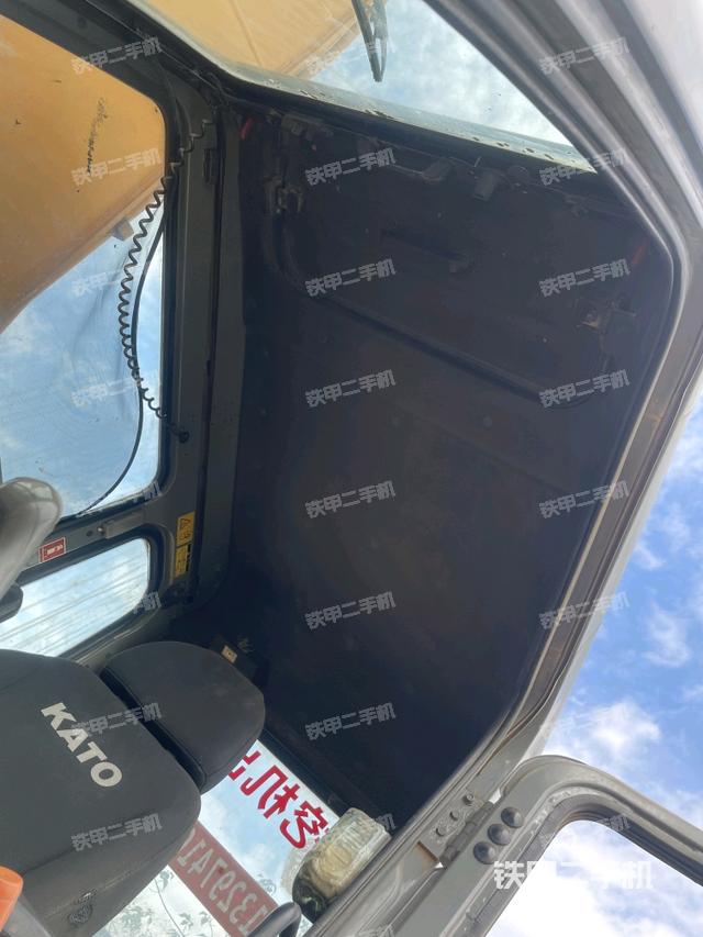 左后方玻璃角標(biāo)（駕駛室部分）