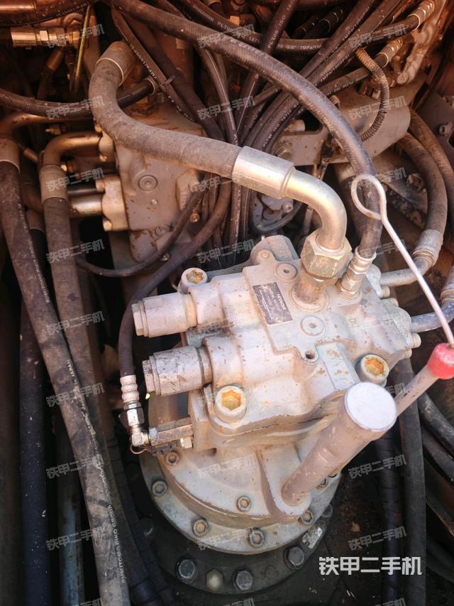 回轉(zhuǎn)馬達(dá)和主控閥（整機(jī)外觀）