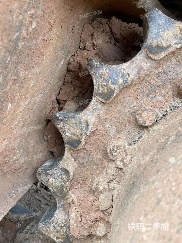 左驅(qū)動輪（行走機(jī)構(gòu)）