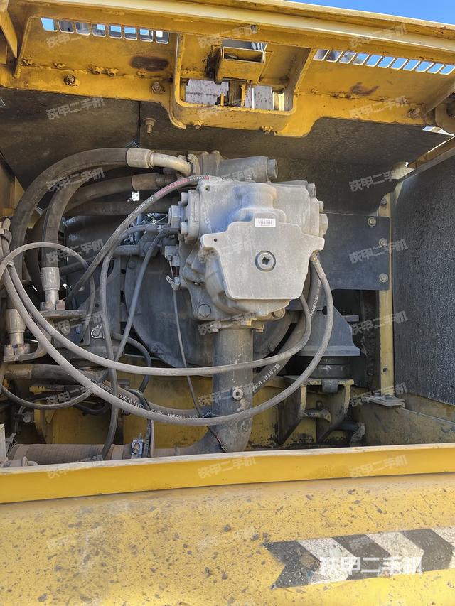 液壓泵艙室正面整體（整機(jī)外觀）