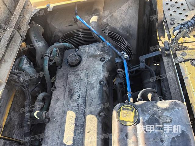 發(fā)動(dòng)機(jī)室（上車(chē)部件）