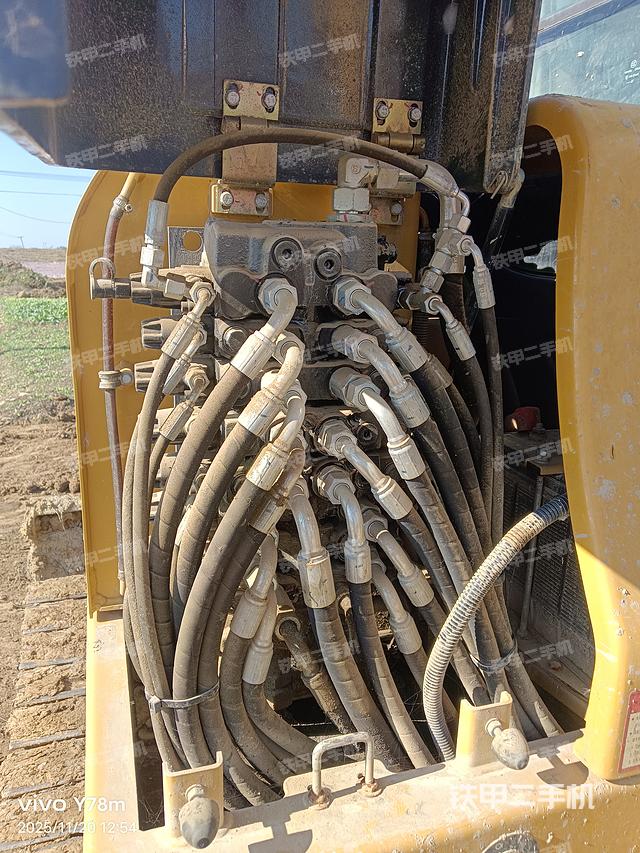 回轉馬達和主控閥（整機外觀）