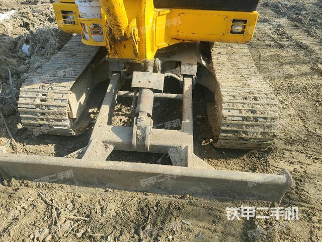 轉(zhuǎn)盤(pán)和下車(chē)架正前（工作和回轉(zhuǎn)裝置）