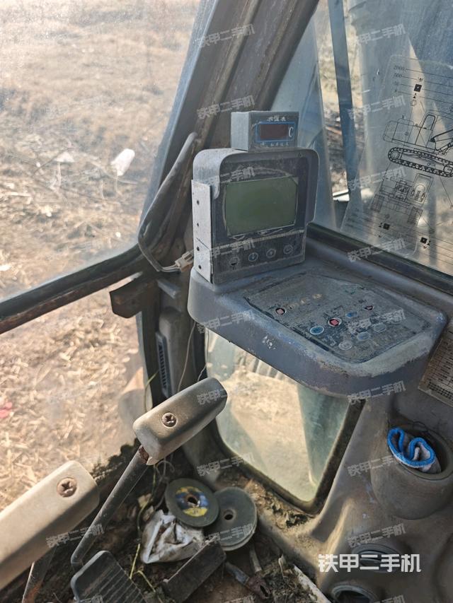 座椅右側(cè)控制臺/鑰匙門/油門/含右手柄（駕駛室部分）