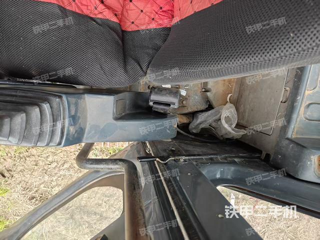 座椅左侧控制台/音响/含左手柄（驾驶室部分）