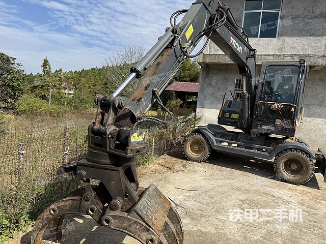 液壓泵艙室正面整體（整機(jī)外觀）