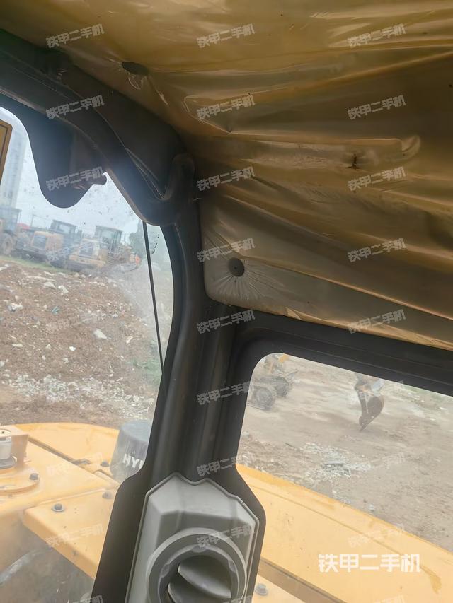 驾驶室顶部（整机外观）