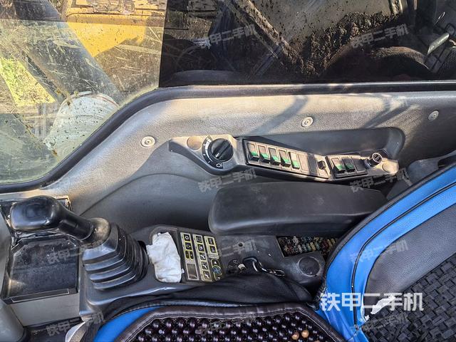 座椅左側(cè)控制臺(tái)/音響/含左手柄（駕駛室部分）