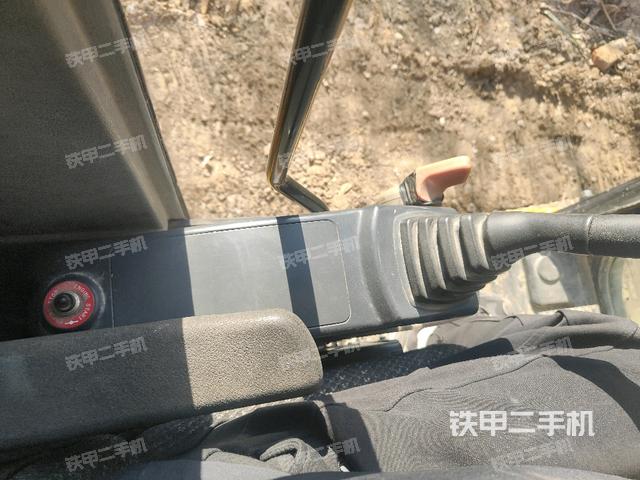 座椅左側(cè)控制臺(tái)/音響/含左手柄（駕駛室部分）