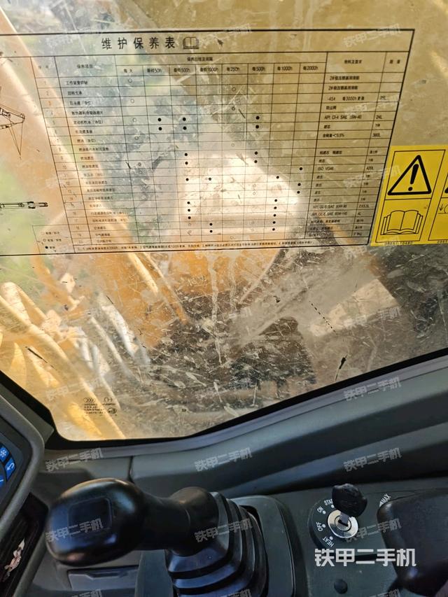 后窗玻璃角標（駕駛室部分）