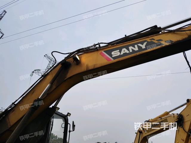 大臂整体 右侧（工作和回转装置）