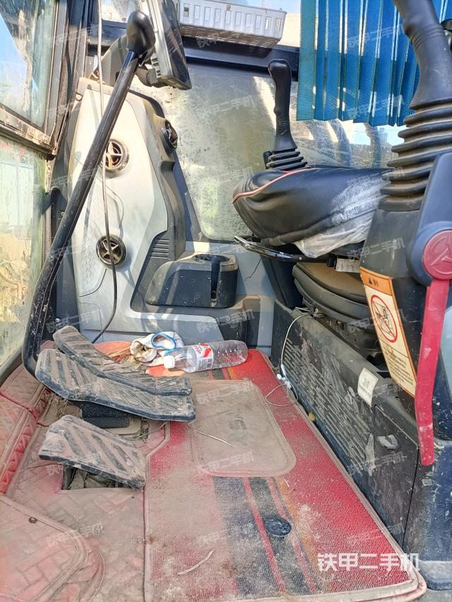 ?駕駛室正側(cè)（駕駛室部分）