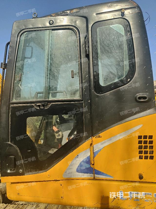 ?駕駛室正側(cè)（駕駛室部分）