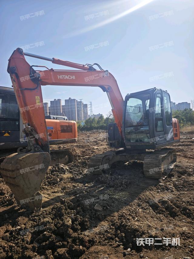 駕駛室頂部（整機外觀）