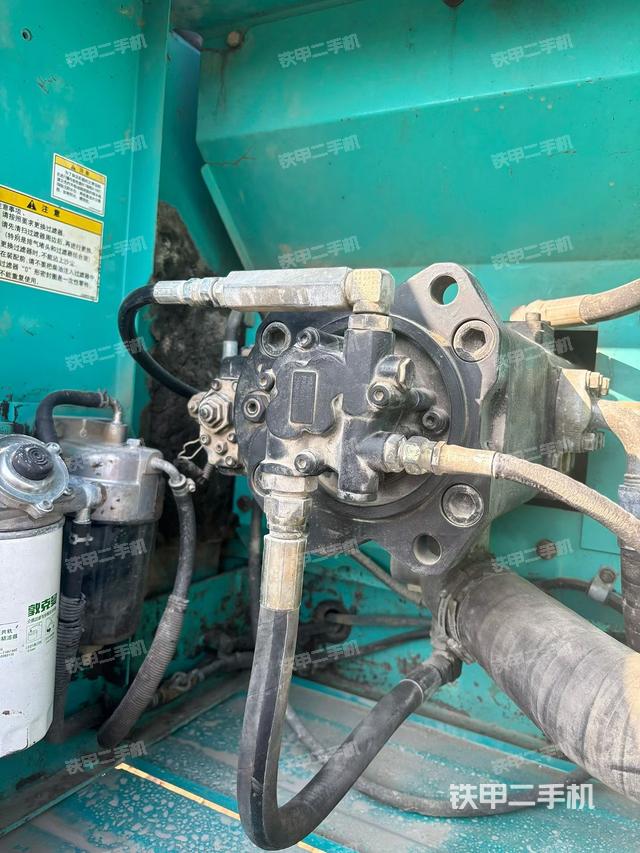 液壓泵艙室正面整體（整機(jī)外觀）