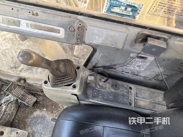 后窗玻璃角标（驾驶室部分）