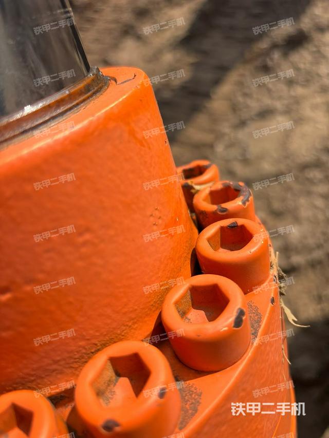 駕駛室頂部（整機外觀）