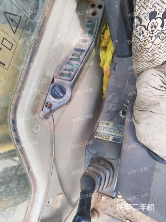 座椅右侧控制台/钥匙门/油门/含右手柄（驾驶室部分）