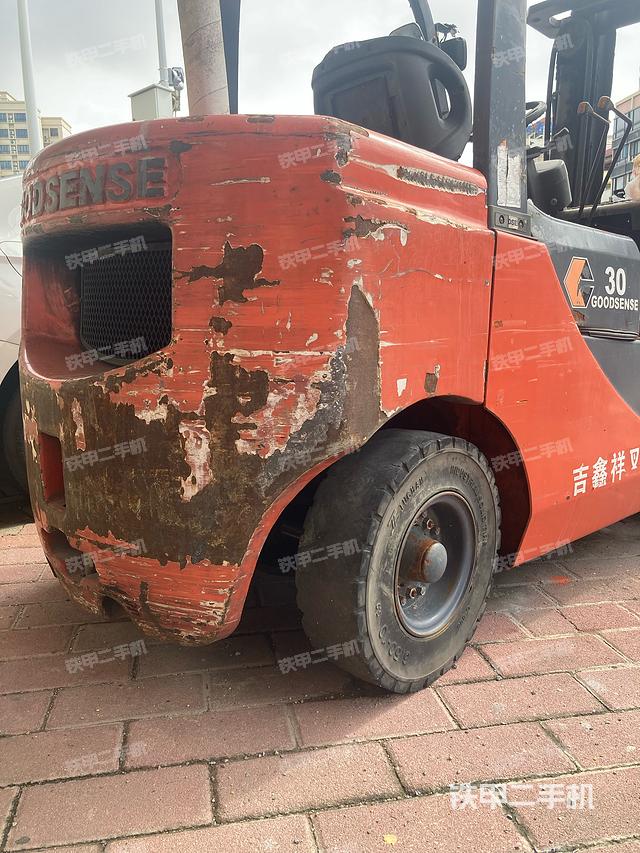 整機(jī)右側(cè)（設(shè)備外觀及核心部件）