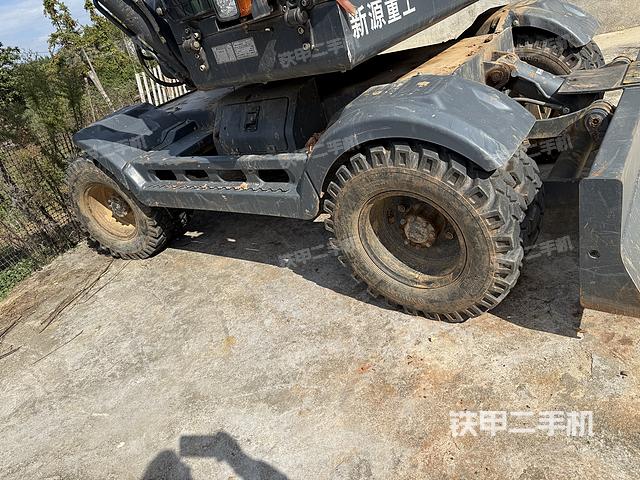 回轉(zhuǎn)馬達(dá)和主控閥（整機(jī)外觀）