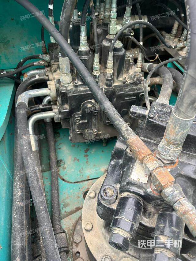 回轉(zhuǎn)馬達和主控閥（整機外觀）