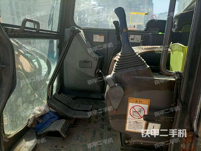 駕駛室整體（整機外觀）