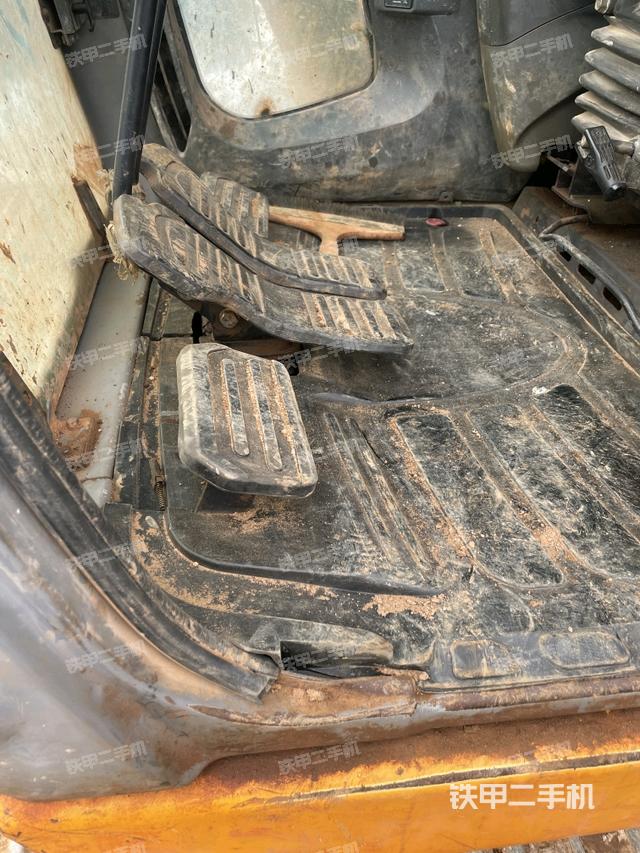 右側(cè)玻璃角標(biāo)（駕駛室部分）