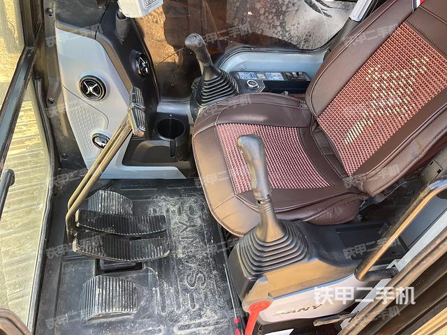 驾驶室整体（整机外观）