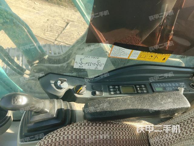 座椅右側(cè)控制臺/鑰匙門/油門/含右手柄（駕駛室部分）