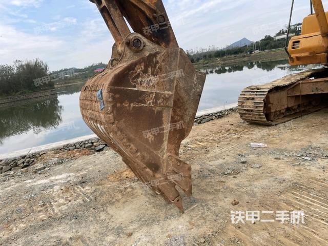 大臂油缸整體?豎拍（工作和回轉(zhuǎn)裝置）