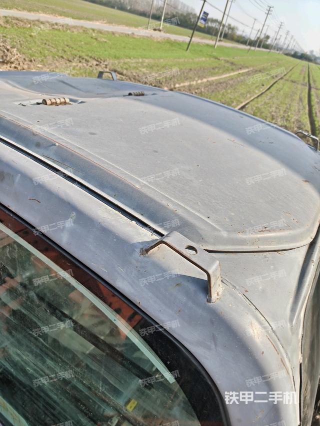 驾驶室顶部（整机外观）