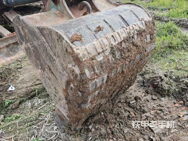 铲斗右后整体（工作和回转装置）