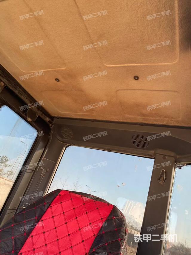 驾驶室顶部（整机外观）