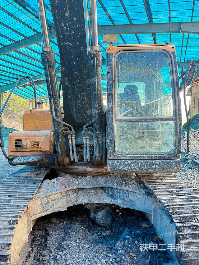 駕駛室整體（整機外觀）