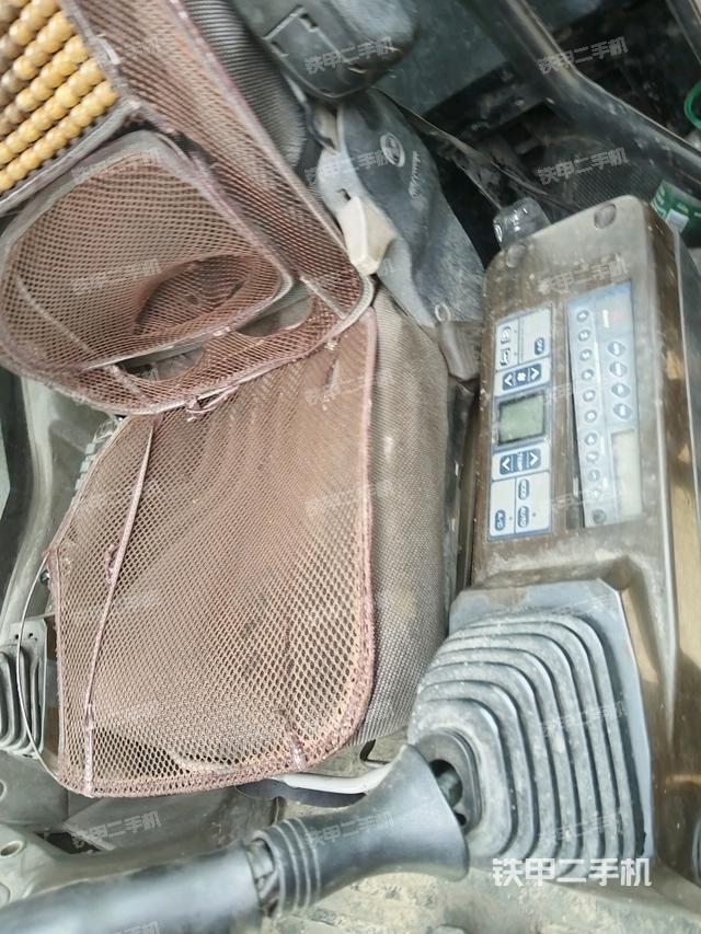 座椅左側(cè)控制臺(tái)/音響/含左手柄（駕駛室部分）