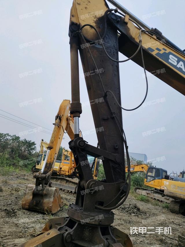 小臂整体左后（工作和回转装置）