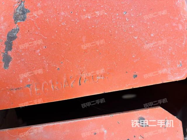 液壓泵艙室正面整體（整機外觀）