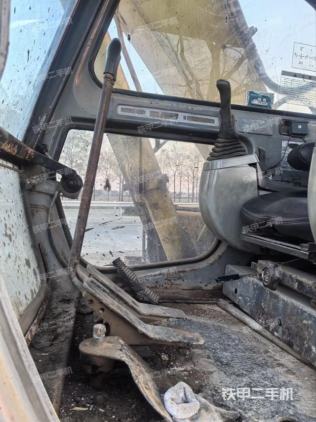 左后方玻璃角标（驾驶室部分）