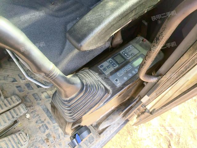 座椅左側(cè)控制臺(tái)/音響/含左手柄（駕駛室部分）