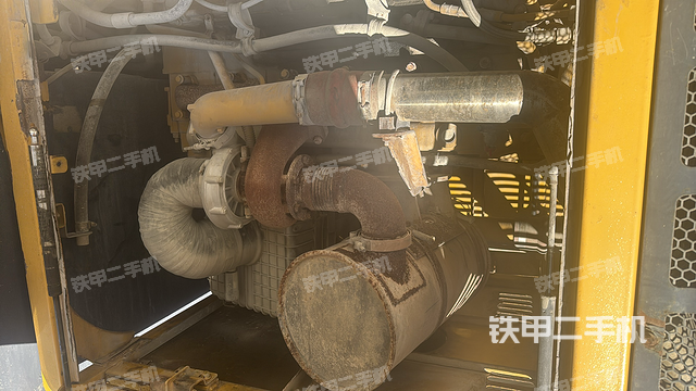 發(fā)動(dòng)機(jī)右側(cè)（整機(jī)外觀及大件）