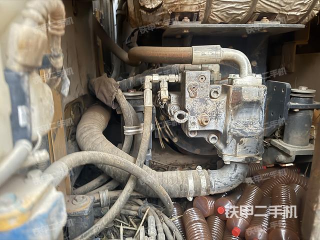 液壓泵艙室正面整體（整機(jī)外觀）