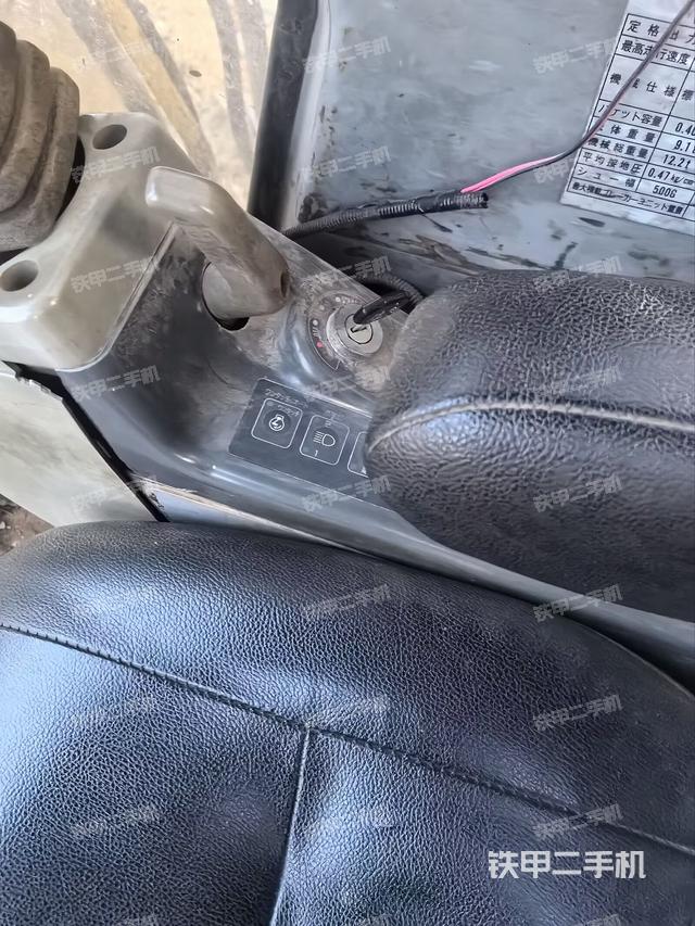 座椅左侧控制台/音响/含左手柄（驾驶室部分）