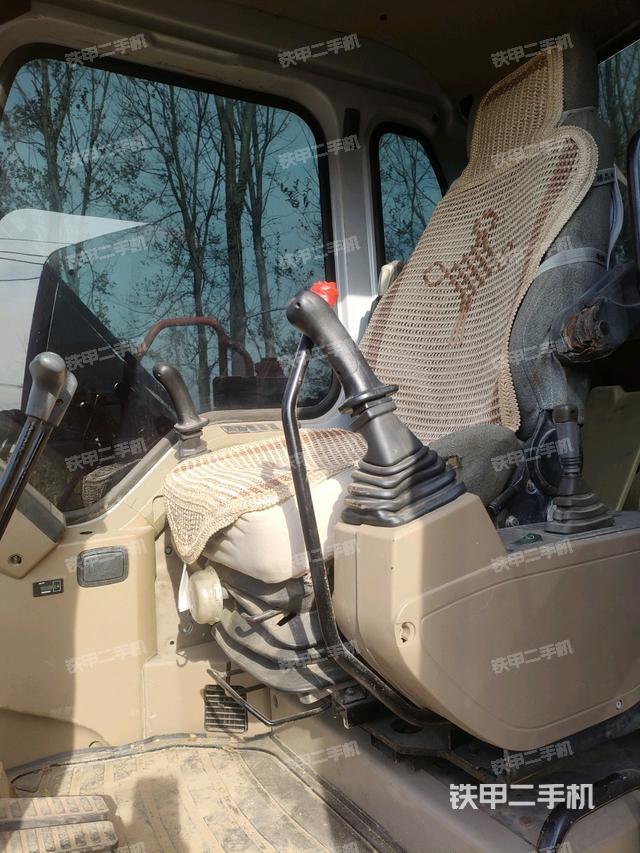 驾驶室顶部（整机外观）