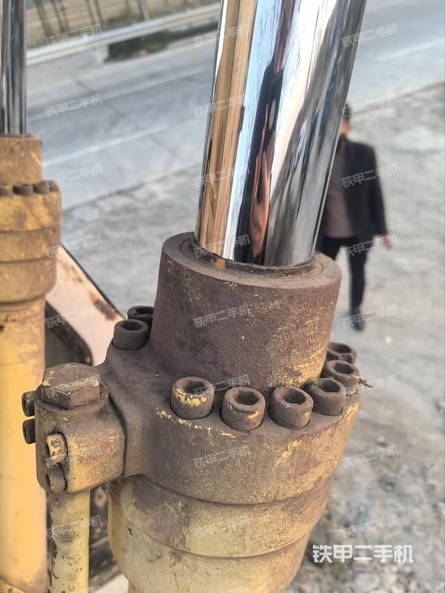 小臂整体左后（工作和回转装置）