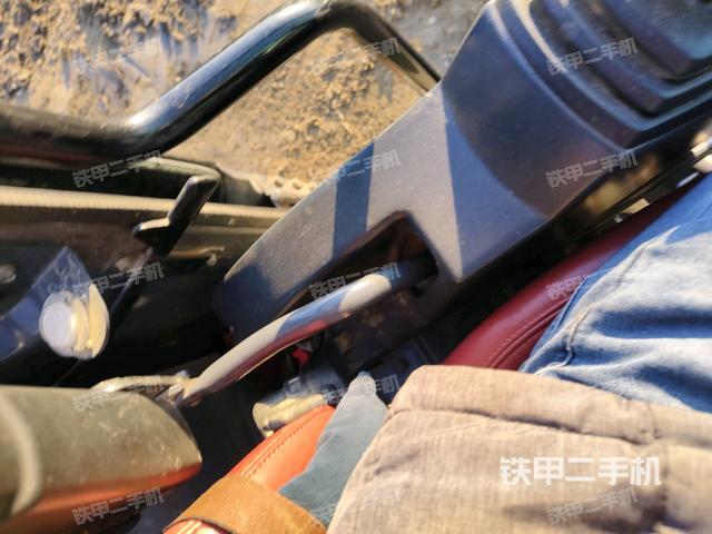 座椅左侧控制台/音响/含左手柄（驾驶室部分）