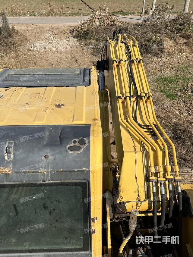 駕駛室頂部（整機外觀）