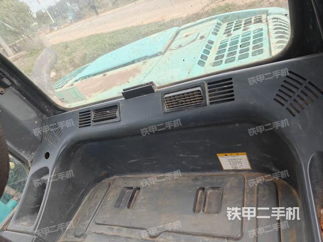 座椅右侧控制台/钥匙门/油门/含右手柄（驾驶室部分）