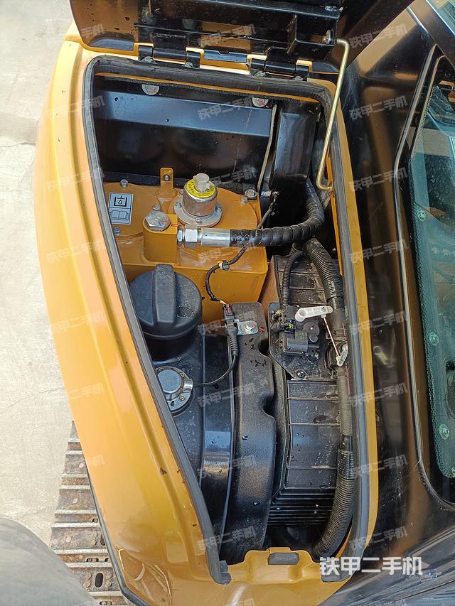 液壓泵艙室正面整體（整機(jī)外觀）